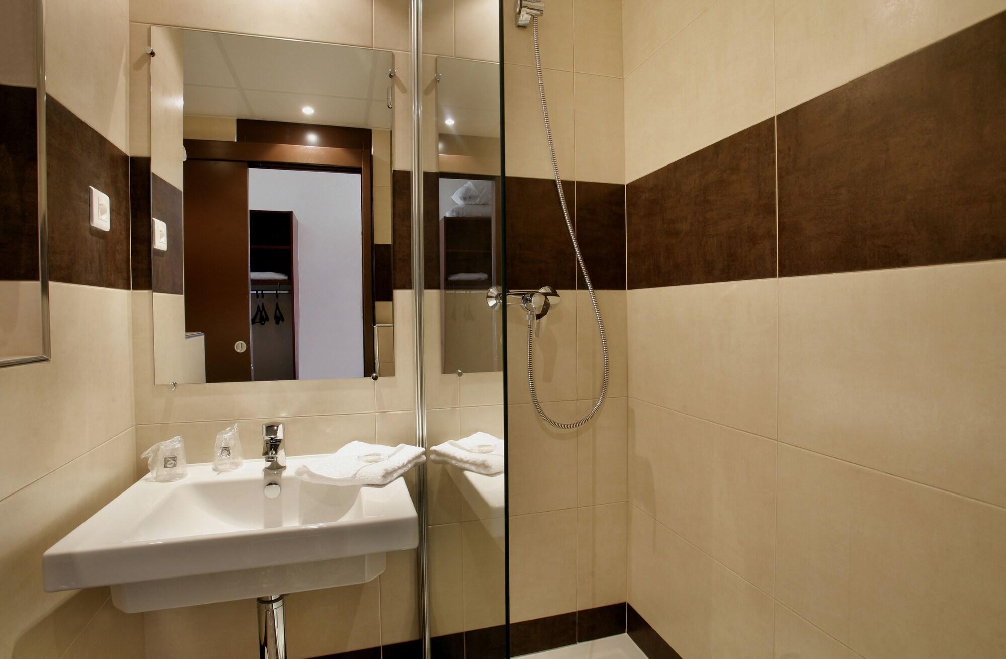 Hotel Gallieni แฌเนอวีลิเยร์ ภายนอก รูปภาพ